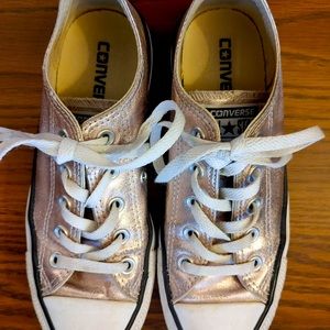 Gold converse women’s size 6 All-Star chuck Taylors